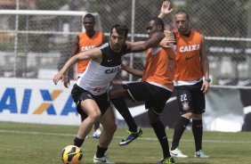 Durante o durante o treino desta manh no CT Joaquim Grava, no Parque Ecolgico do Tiete. O prximo jogo da equipe ser amanh, domingo, dia 17/11, contra o Vasco/RJ, no estdio do Pacaembu, vlido pela 35 rodada do Campeonato Brasileiro de 2013