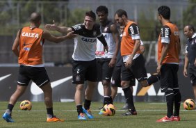 Durante o durante o treino desta manh no CT Joaquim Grava, no Parque Ecolgico do Tiete. O prximo jogo da equipe ser amanh, domingo, dia 17/11, contra o Vasco/RJ, no estdio do Pacaembu, vlido pela 35 rodada do Campeonato Brasileiro de 2013