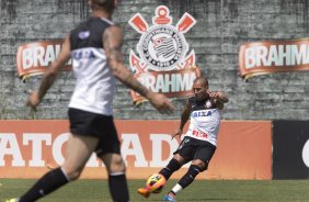 Durante o treino desta manh no CT Joaquim Grava, no Parque Ecolgico do Tiete. O prximo jogo da equipe ser domingo, dia 24/11, contra o Flamengo, no estdio do Maracan, vlido pela 36 rodada do Campeonato Brasileiro de 2013