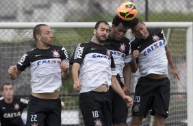 Durante o treino desta manh no CT Joaquim Grava, no Parque Ecolgico do Tiete. O prximo jogo da equipe ser amanh, domingo, dia 24/11, contra o Flamengo, no estdio do Maracan, vlido pela 36 rodada do Campeonato Brasileiro de 2013