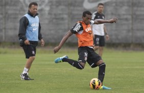 Durante o treino desta manh no CT Joaquim Grava, no Parque Ecolgico do Tiete. O prximo jogo da equipe ser amanh, domingo, dia 24/11, contra o Flamengo, no estdio do Maracan, vlido pela 36 rodada do Campeonato Brasileiro de 2013