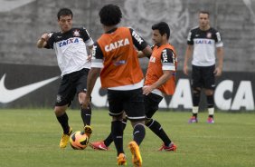 Durante o treino desta manh no CT Joaquim Grava, no Parque Ecolgico do Tiete. O prximo jogo da equipe ser amanh, domingo, dia 24/11, contra o Flamengo, no estdio do Maracan, vlido pela 36 rodada do Campeonato Brasileiro de 2013