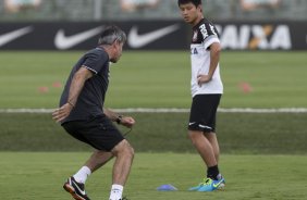 Durante o treino desta manh no CT Joaquim Grava, no Parque Ecolgico do Tiete. O prximo jogo da equipe ser sbado, dia 30/11, contra o Internacional/RS, no estdio do Maracan, vlido pela 37 rodada do Campeonato Brasileiro de 2013