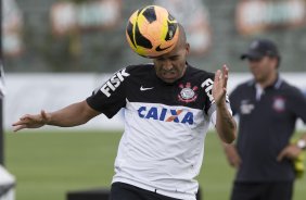 Durante o treino desta manh no CT Joaquim Grava, no Parque Ecolgico do Tiete. O prximo jogo da equipe ser sbado, dia 30/11, contra o Internacional/RS, no estdio do Maracan, vlido pela 37 rodada do Campeonato Brasileiro de 2013