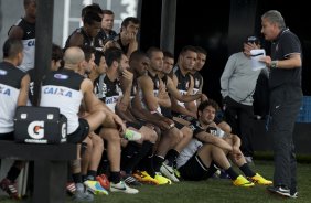 Durante o treino desta tarde no CT Joaquim Grava, no Parque Ecolgico do Tiete. O prximo jogo da equipe ser sbado, dia 30/11, contra o Internacional/RS, no estdio do Maracan, vlido pela 37 rodada do Campeonato Brasileiro de 2013