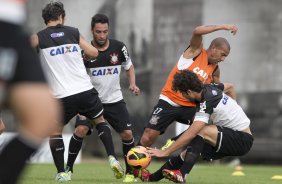 Durante o treino desta tarde no CT Joaquim Grava, no Parque Ecolgico do Tiete. O prximo jogo da equipe ser sbado, dia 30/11, contra o Internacional/RS, no estdio do Maracan, vlido pela 37 rodada do Campeonato Brasileiro de 2013