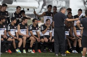 Durante o treino desta tarde no CT Joaquim Grava, no Parque Ecolgico do Tiete. O prximo jogo da equipe ser sbado, dia 30/11, contra o Internacional/RS, no estdio do Maracan, vlido pela 37 rodada do Campeonato Brasileiro de 2013