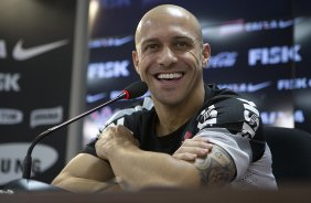 O capitao Alessandro anincia sua aposentadoria após o treino desta tarde no CT Joaquim Grava, no Parque Ecológico do Tiete. O próximo jogo da equipe será sábado, dia 30/11, contra o Internacional/RS, no estádio do Maracanã, válido pela 37ª rodada do Campeonato Brasileiro de 2013