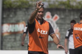 Durante o treino desta manh no CT Joaquim Grava, no Parque Ecolgico do Tiete. O prximo jogo da equipe ser sbado, dia 07/12, contra o Nautico/PE, na Arena Pernambuco, vlido pela 38 rodada do Campeonato Brasileiro de 2013