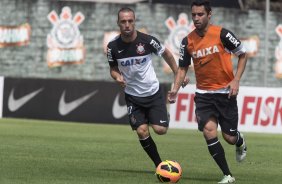 Durante o treino desta manh no CT Joaquim Grava, no Parque Ecolgico do Tiete. O prximo jogo da equipe ser sbado, dia 07/12, contra o Nautico/PE, na Arena Pernambuco, vlido pela 38 rodada do Campeonato Brasileiro de 2013