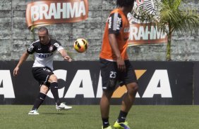 Durante o treino desta manh no CT Joaquim Grava, no Parque Ecolgico do Tiete. O prximo jogo da equipe ser sbado, dia 07/12, contra o Nautico/PE, na Arena Pernambuco, vlido pela 38 rodada do Campeonato Brasileiro de 2013