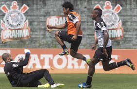 Durante o treino desta manh no CT Joaquim Grava, no Parque Ecolgico do Tiete. O prximo jogo da equipe ser sbado, dia 07/12, contra o Nautico/PE, na Arena Pernambuco, vlido pela 38 rodada do Campeonato Brasileiro de 2013