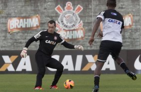 Durante o treino desta manh no CT Joaquim Grava, no Parque Ecolgico do Tiete. O prximo jogo da equipe ser sbado, dia 07/12, contra o Nautico/PE, na Arena Pernambuco, vlido pela 38 rodada do Campeonato Brasileiro de 2013