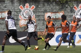 Durante o treino desta manh no CT Joaquim Grava, no Parque Ecolgico do Tiete. O prximo jogo da equipe ser sbado, dia 07/12, contra o Nautico/PE, na Arena Pernambuco, vlido pela 38 rodada do Campeonato Brasileiro de 2013