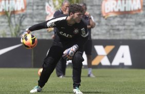 Durante o treino desta manh no CT Joaquim Grava, no Parque Ecolgico do Tiete. O prximo jogo da equipe ser sbado, dia 07/12, contra o Nautico/PE, na Arena Pernambuco, vlido pela 38 rodada do Campeonato Brasileiro de 2013