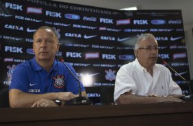 O técnico Mano Menezes e apresentado a imprensa na reapresentacao do time do Corinthians para o ano de 2014