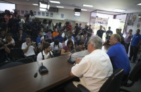 O tcnico Mano Menezes e apresentado a imprensa na reapresentacao do time do Corinthians para o ano de 2014