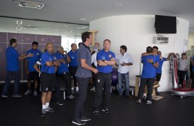 O técnico Mano Menezes e apresentado ao elenco na reapresentacao do time do Corinthians para o ano de 2014
