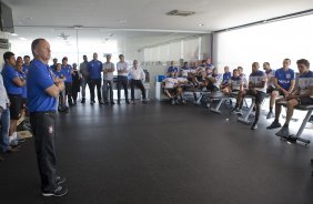 O técnico Mano Menezes e apresentado ao elenco na reapresentacao do time do Corinthians para o ano de 2014