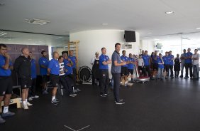 O técnico Mano Menezes e apresentado ao elenco na reapresentacao do time do Corinthians para o ano de 2014