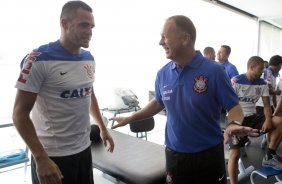 O técnico Mano Menezes e apresentado ao elenco na reapresentacao do time do Corinthians para o ano de 2014
