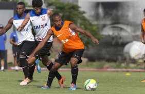 Durante o treino desta tarde no CT Joaquim Grava, zona leste de So Paulo. O prximo jogo da equipe ser domingo, contra a Ponte Preta, no estdio Moiss Lucarelli, em Campinas, jogo vlido pela quinta rodada do Campeonato Paulista 2014