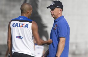 Durante o treino desta tarde no CT Joaquim Grava, zona leste de So Paulo. O prximo jogo da equipe ser domingo, contra a Ponte Preta, no estdio Moiss Lucarelli, em Campinas, jogo vlido pela quinta rodada do Campeonato Paulista 2014