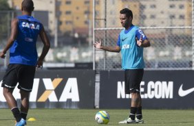 Durante o treino desta manh no CT Joaquim Grava, zona leste de So Paulo. O prximo jogo da equipe ser domingo, contra a Ponte Preta, no estdio Moiss Lucarelli, em Campinas, jogo vlido pela quinta rodada do Campeonato Paulista 2014