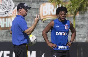 Durante o treino desta manh no CT Joaquim Grava, zona leste de So Paulo. O prximo jogo da equipe ser domingo, contra a Ponte Preta, no estdio Moiss Lucarelli, em Campinas, jogo vlido pela quinta rodada do Campeonato Paulista 2014