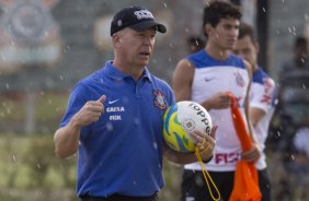 Durante o treino desta tarde no CT Joaquim Grava, zona leste de So Paulo. O prximo jogo da equipe ser amanh, dia 05/02, quarta-feira, contra o Bragantino, no estdio do Pacaembu, jogo vlido pela 6 rodada do Campeonato Paulista 2014