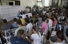 Os presidentes do Corinthians Mario Gobbi, e do Palmeiras, Paulo Nobre, acompanhados dos respectivos treinadores, Mano Menezes e Gilson Kleina, concedem entrevista coletiva no Salao Nobre do Pacaembu, esta manha. O prximo jogo da equipe ser dia 16/02, domingo, contra Palmeiras, no estdio do Pacaembu, vlido pela 8 rodada do Campeonato Paulista 2014