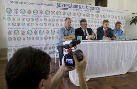 Os presidentes do Corinthians Mario Gobbi, e do Palmeiras, Paulo Nobre, acompanhados dos respectivos treinadores, Mano Menezes e Gilson Kleina, concedem entrevista coletiva no Salao Nobre do Pacaembu, esta manha. O prximo jogo da equipe ser dia 16/02, domingo, contra Palmeiras, no estdio do Pacaembu, vlido pela 8 rodada do Campeonato Paulista 2014
