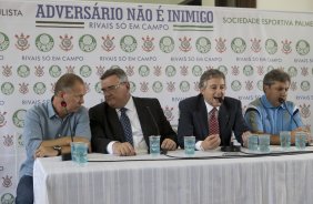 Os presidentes do Corinthians Mario Gobbi, e do Palmeiras, Paulo Nobre, acompanhados dos respectivos treinadores, Mano Menezes e Gilson Kleina, concedem entrevista coletiva no Salao Nobre do Pacaembu, esta manha. O prximo jogo da equipe ser dia 16/02, domingo, contra Palmeiras, no estdio do Pacaembu, vlido pela 8 rodada do Campeonato Paulista 2014