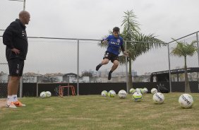 Durante o treino desta manh no CT Joaquim Grava, Parque Ecolgico do Tiete, zona leste de So Paulo. O prximo jogo da equipe ser domingo, dia 16/03, contra a Penapolense, no estdio Tenente Carrio, vlido pela 14 rodada do Campeonato Paulista 2014