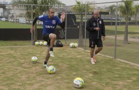 Durante o treino desta manh no CT Joaquim Grava, Parque Ecolgico do Tiete, zona leste de So Paulo. O prximo jogo da equipe ser domingo, dia 16/03, contra a Penapolense, no estdio Tenente Carrio, vlido pela 14 rodada do Campeonato Paulista 2014