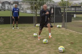 Durante o treino desta manh no CT Joaquim Grava, Parque Ecolgico do Tiete, zona leste de So Paulo. O prximo jogo da equipe ser domingo, dia 16/03, contra a Penapolense, no estdio Tenente Carrio, vlido pela 14 rodada do Campeonato Paulista 2014