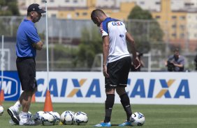 Durante o treino desta manh no CT Joaquim Grava, Parque Ecolgico do Tiete, zona leste de So Paulo. O prximo jogo da equipe ser quarta-feira, dia 19/03, contra o Bahia de Feira de Santana, jogo de ida vlido pela Copa do Brasil 2014