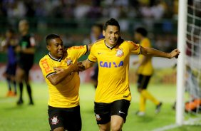 Luciano do Corinthians comemora gol contra a equipe do Bahia de Feira de Santana durante partida vlida pela Copa Do Brasil do 19/03/2014 Rodrigo coca/Fotoena