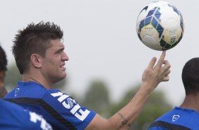 Durante o treino desta manh no CT Joaquim Grava, Parque Ecolgico do Tiete, zona leste de So Paulo. O prximo jogo da equipe ser dia 20/04, contra o Atltico MIneiro, vlido pela 1 rodada do Campeonato Brasileiro de 2014