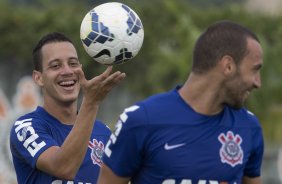 Durante o treino desta manh no CT Joaquim Grava, Parque Ecolgico do Tiete, zona leste de So Paulo. O prximo jogo da equipe ser dia 20/04, contra o Atltico MIneiro, vlido pela 1 rodada do Campeonato Brasileiro de 2014