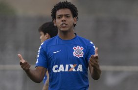 Durante o treino desta manh no CT Joaquim Grava, Parque Ecolgico do Tiete, zona leste de So Paulo. O prximo jogo da equipe ser dia 20/04, contra o Atltico MIneiro, vlido pela 1 rodada do Campeonato Brasileiro de 2014