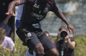 Durante o jogo treino contra a Ponte Preta, de Campinas, esta manh no CT Joaquim Grava, Parque Ecolgico do Tiete, zona leste de So Paulo. O prximo jogo da equipe ser dia 20/04, contra o Atltico MIneiro, vlido pela 1 rodada do Campeonato Brasileiro de 2014