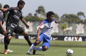 Durante o jogo treino contra a Ponte Preta, de Campinas, esta manhã no CT Joaquim Grava, Parque Ecológico do Tiete, zona leste de São Paulo. O próximo jogo da equipe será dia 20/04, contra o Atlético MIneiro, válido pela 1ª rodada do Campeonato Brasileiro de 2014
