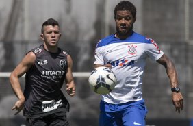 Durante o jogo treino contra a Ponte Preta, de Campinas, esta manhã no CT Joaquim Grava, Parque Ecológico do Tiete, zona leste de São Paulo. O próximo jogo da equipe será dia 20/04, contra o Atlético MIneiro, válido pela 1ª rodada do Campeonato Brasileiro de 2014