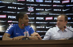 Elias foi apresentado hoje pelo diretor de futebol Ronaldo Ximenes, aps o treino desta manh no CT Joaquim Grava, Parque Ecolgico do Tiete, zona leste de So Paulo. O prximo jogo da equipe ser dia 20/04, contra o Atltico MIneiro, em Uberlandia/MG, vlido pela 1 rodada do Campeonato Brasileiro de 2014