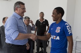 Elias foi apresentado hoje pelo diretor de futebol Ronaldo Ximenes, aps o treino desta manh no CT Joaquim Grava, Parque Ecolgico do Tiete, zona leste de So Paulo. O prximo jogo da equipe ser dia 20/04, contra o Atltico MIneiro, em Uberlandia/MG, vlido pela 1 rodada do Campeonato Brasileiro de 2014