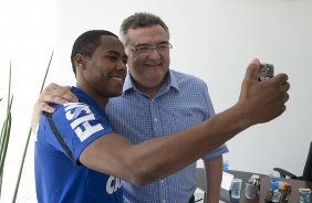 Elias foi apresentado hoje pelo diretor de futebol Ronaldo Ximenes, aps o treino desta manh no CT Joaquim Grava, Parque Ecolgico do Tiete, zona leste de So Paulo. O prximo jogo da equipe ser dia 20/04, contra o Atltico MIneiro, em Uberlandia/MG, vlido pela 1 rodada do Campeonato Brasileiro de 2014