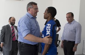 Elias foi apresentado hoje pelo diretor de futebol Ronaldo Ximenes, aps o treino desta manh no CT Joaquim Grava, Parque Ecolgico do Tiete, zona leste de So Paulo. O prximo jogo da equipe ser dia 20/04, contra o Atltico MIneiro, em Uberlandia/MG, vlido pela 1 rodada do Campeonato Brasileiro de 2014