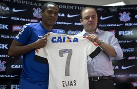 Elias foi apresentado hoje pelo diretor de futebol Ronaldo Ximenes, aps o treino desta manh no CT Joaquim Grava, Parque Ecolgico do Tiete, zona leste de So Paulo. O prximo jogo da equipe ser dia 20/04, contra o Atltico MIneiro, em Uberlandia/MG, vlido pela 1 rodada do Campeonato Brasileiro de 2014