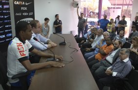 Elias foi apresentado hoje pelo diretor de futebol Ronaldo Ximenes, aps o treino desta manh no CT Joaquim Grava, Parque Ecolgico do Tiete, zona leste de So Paulo. O prximo jogo da equipe ser dia 20/04, contra o Atltico MIneiro, em Uberlandia/MG, vlido pela 1 rodada do Campeonato Brasileiro de 2014